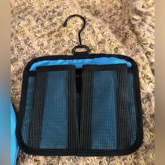 LL Bean Travel Toiletry Personal Bag/Organizer/Hanging, Blue, Nylon Zip - Picture 6 of 16